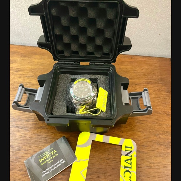 Invicta Reserve 34201 Genuine Meteorite Dial Watch - Picture 11 of 12